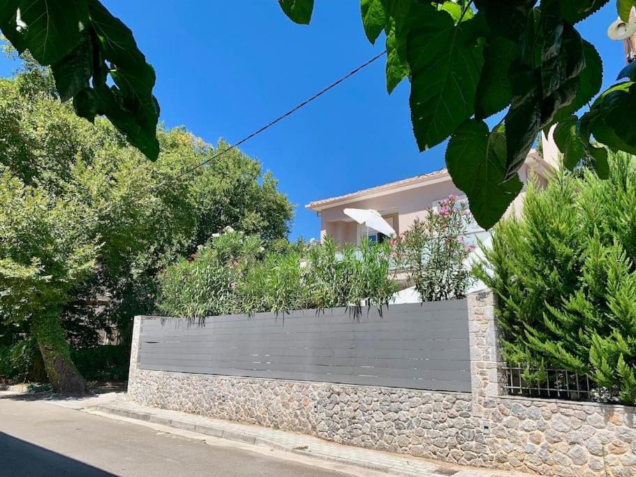 Villa Oleander Agios Nikolaos Loutra Edipsou Екстериор снимка